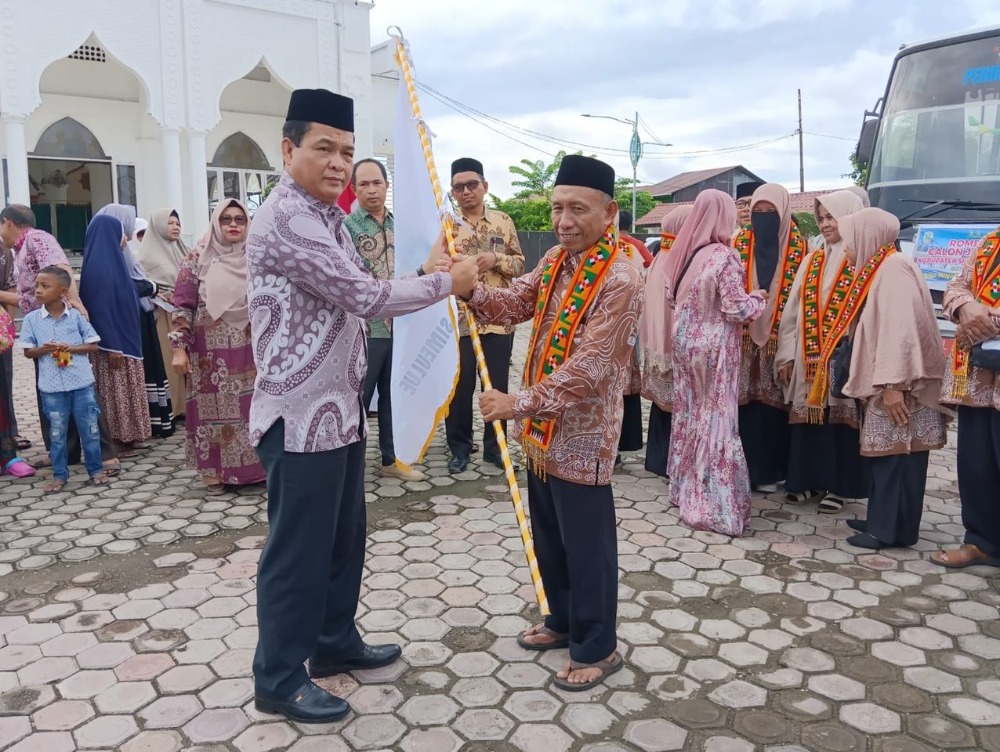 Pj. Bupati Ahmadlyah Lepas Calon Jamaah Haji Asal Kabupaten Simeulue