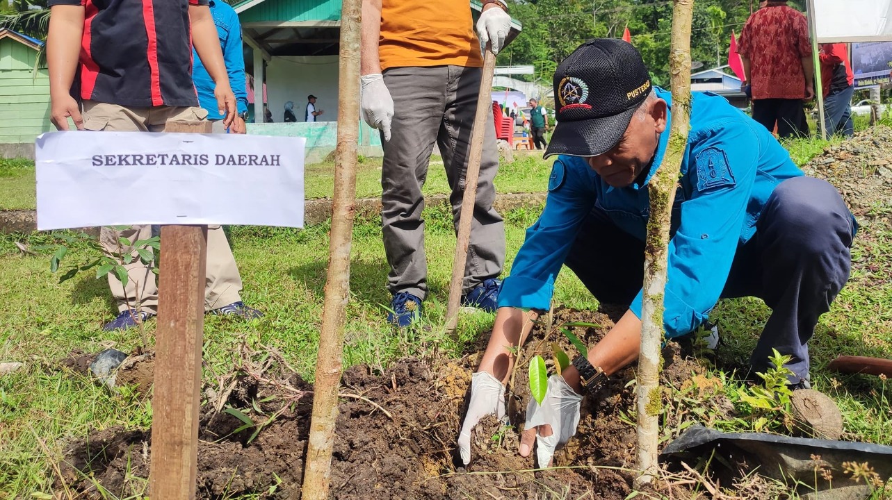 Pj. Sekda Pimpin Apel Peringatan Hari Lingkungan Hidup Sedunia di Simeulue