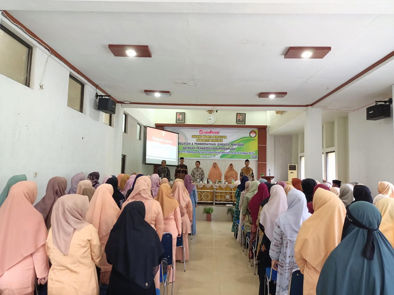 Penjabat Bupati Simeulue Resmi Membuka Sosialisasi Penguatan dan Pemberdayaan Lembaga Penyedia Layanan Pemberdayaan Perempuan