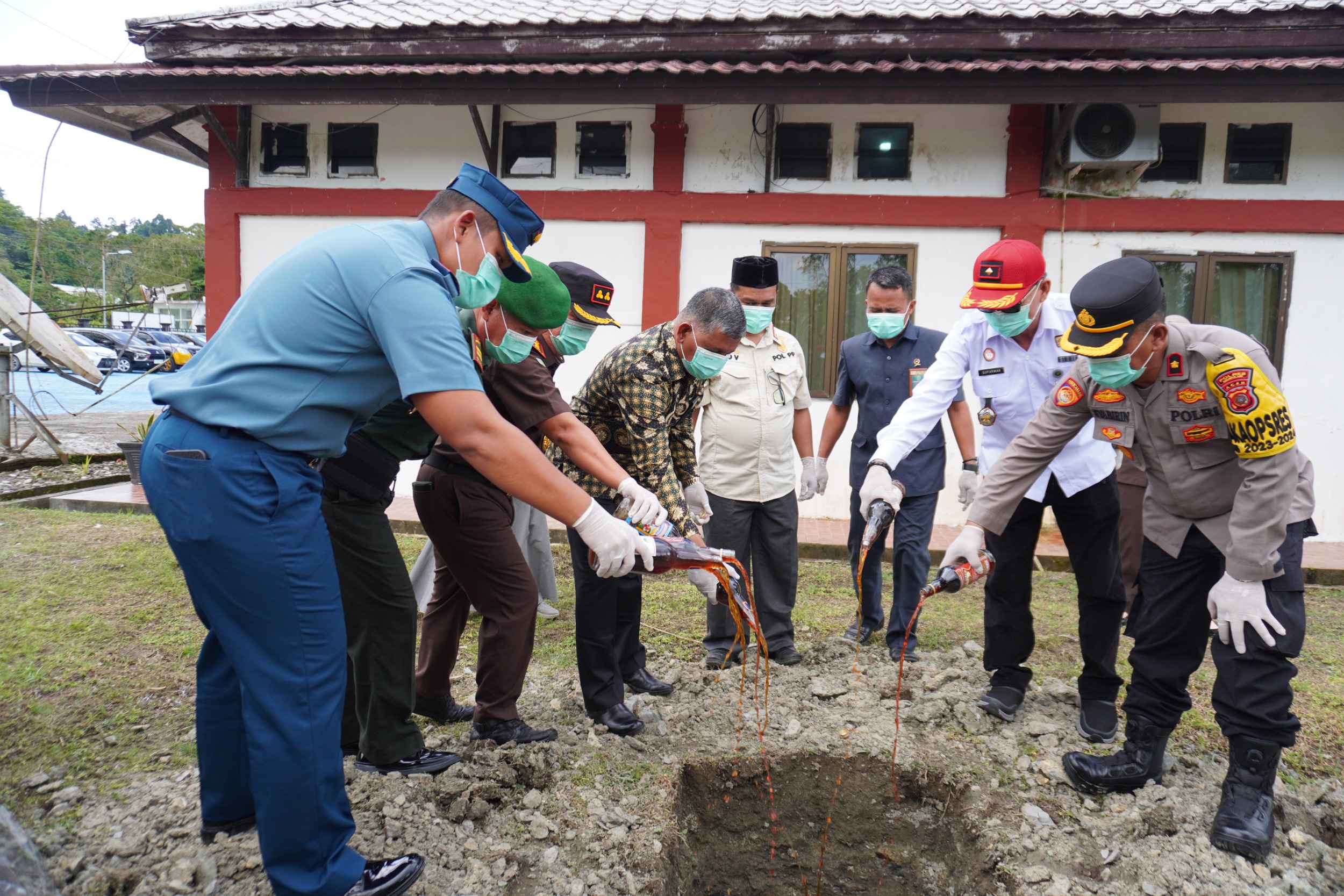 Kejaksaan Negeri Simeulue Musnahkan Barang Bukti Tindak Pidana Umum, Narkotika dan Ilegal Fishing