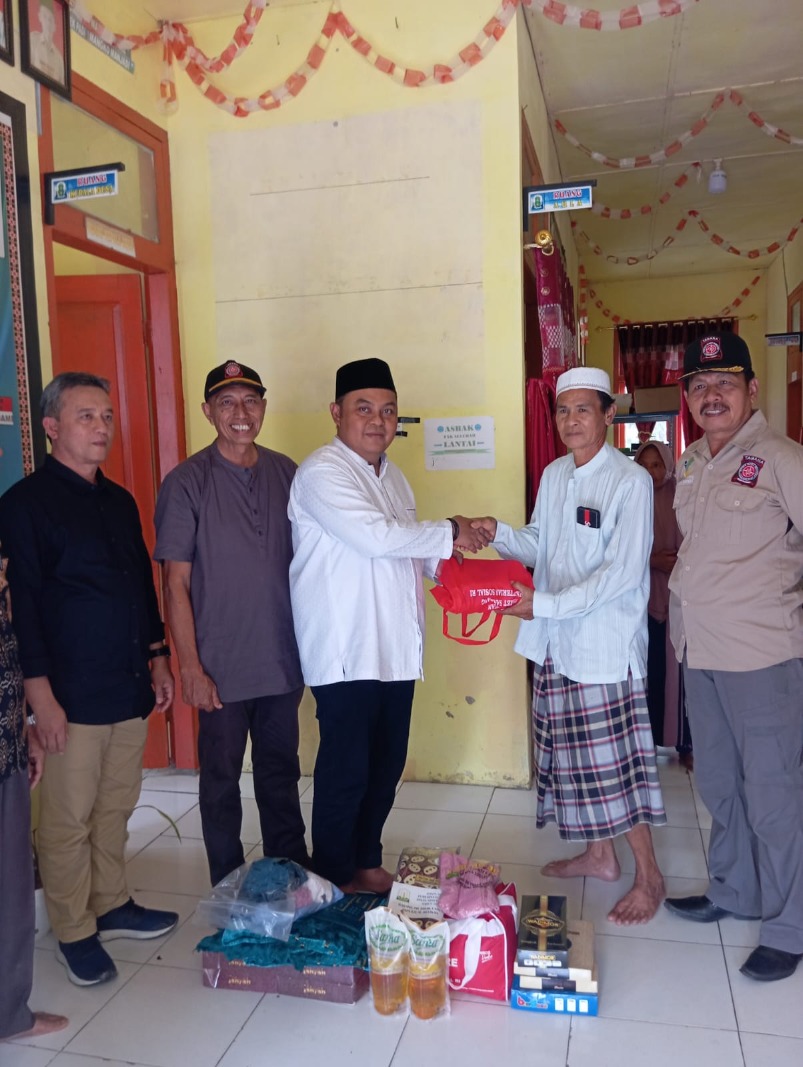 Pj. Bupati Simeulue Serahkan Sembako Murah di Kecamatan Simeulue Tengah