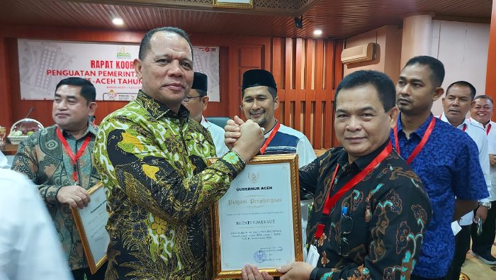 Rakor Penguatan Pemerintahan Gampong se-Aceh dihadiri PJ. Bupati Simeulue terima Piagam Penghargaan