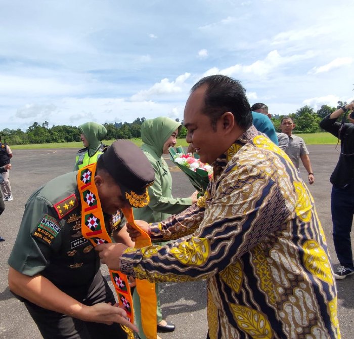 Pj Bupati Simeulue dan Ibu Sambut Kedatangan Pangdam Iskandar Muda