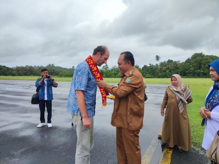 Simeulue Sambut Kedatangan Direktur Pusat Informasi PBB dengan Antusias