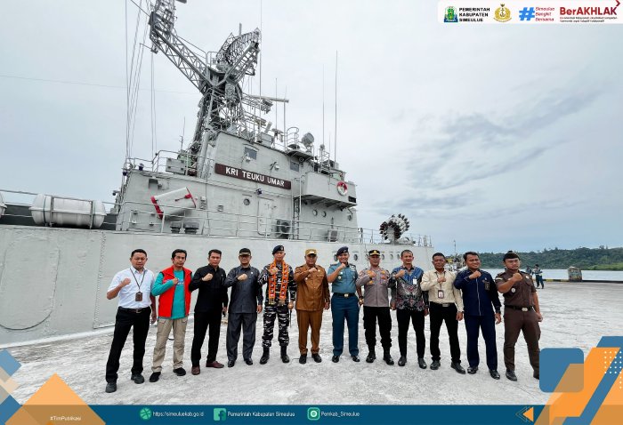 Disambut Pj Bupati, KRI Teuku Umar Tiba di Simeulue untuk Misi Ekspedisi Rupiah Berdaulat