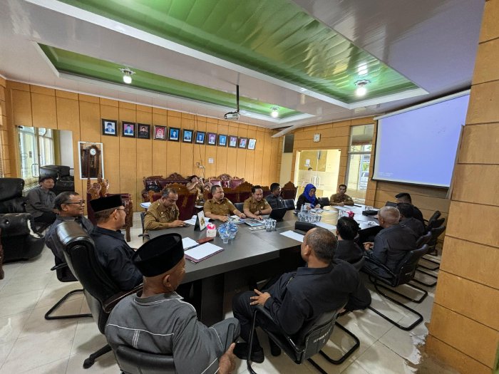 Pj Sekda Dodi Bas Hadiri Raker dengan DPRK Simeulue, Bahas Perencanaan Anggaran