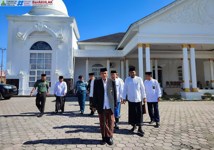 Peringatan Hari Santri Nasional 2024 di Simeulue: Momentum Penguatan Komitmen untuk Masa Depan Bangsa Peringatan Hari Santri Nasional 2024 di Simeulue: Momentum Penguatan Komitmen untuk Masa Depan Bangsa