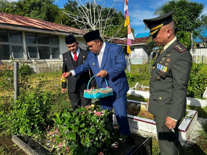 PJ Bupati Simeulue Hadiri Upacara Tabur Bunga Peringatan HUT TNI ke-79