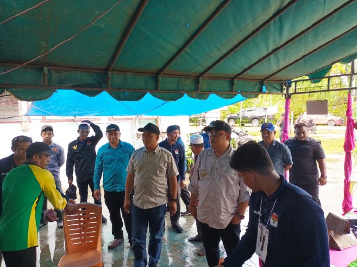 Pj Bupati Simeulue dan Pj Sekda Kompak Tinjau Pemungutan Suara di Sejumlah TPS