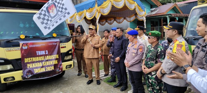 Pj Bupati Teuku Reza Fahlevi Lepas Logistik Pilkada 2024