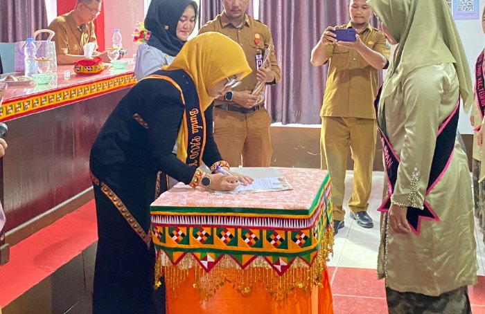 Hari ini, Tenaldasia Zuriaty Kukuhkan Para Bunda PAUD Kecamatan Dalam Kabupaten Simeulue