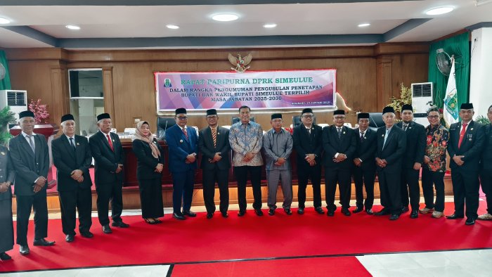 Pj. Bupati Simeulue Hadiri Rapat Paripurna DPRK dalam Pengumuman Pengusulan Penetapan Bupati dan Wakil Bupati Terpilih 2025-2030