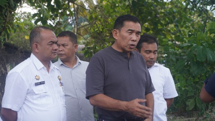 Tinjau Langsung Jembatan Rusak di Amaiteng, Bupati Simeulue Instruksikan Penanganan Cepat dan Pembangunan Permanen