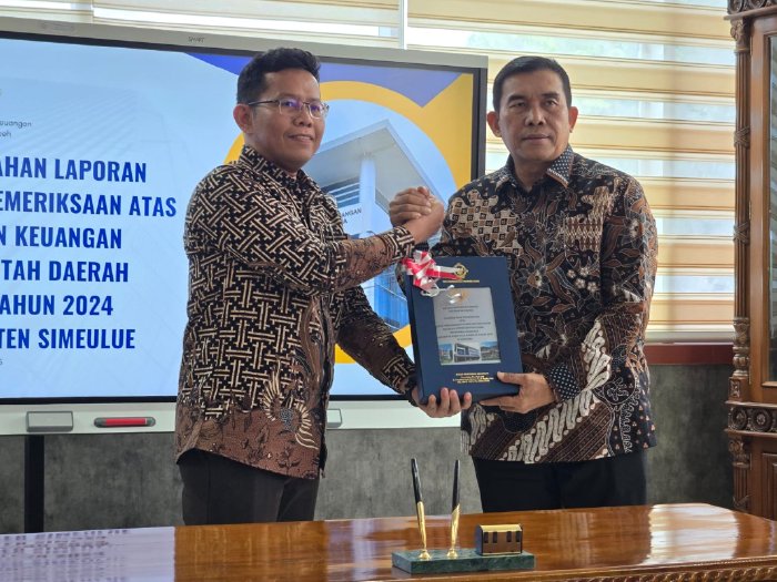 Simeulue Kembali Raih WTP ke-10 Berturut-turut, Bupati Terima LHP LKPD TA 2024 di Banda Aceh
